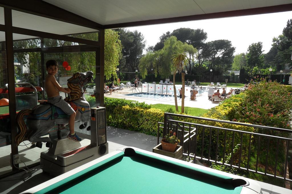 Aparthotel Las Mariposas Лорет де Мар Екстериор снимка
