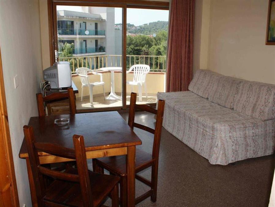 Aparthotel Las Mariposas Лорет де Мар Екстериор снимка