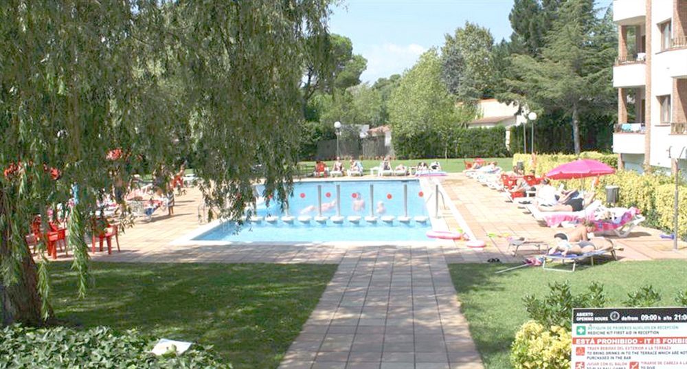 Aparthotel Las Mariposas Лорет де Мар Екстериор снимка