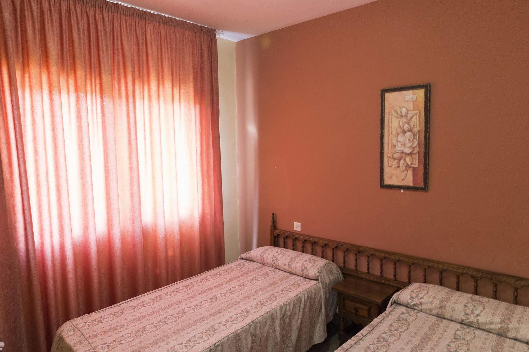 Aparthotel Las Mariposas Лорет де Мар Екстериор снимка