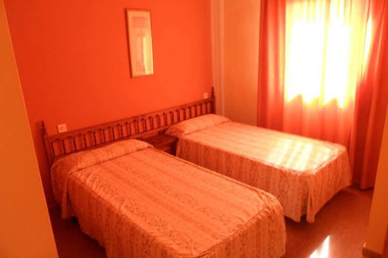Aparthotel Las Mariposas Лорет де Мар Екстериор снимка